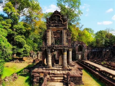  ヤイ・パロー寺院の神秘と壮大さに包まれよう！古代遺跡と現代アートの融合